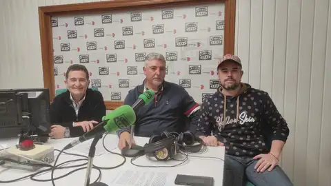 Cándido Simarro (Pte. FECEVAL), José Luis Molina (delegado sección Agraria) y Ángel Ruiz (vocal sección Agraria) Cándido Simarro (Pte. FECEVAL), José Luis Molina (delegado sección Agraria) y Ángel Ruiz (vocal sección Agraria)