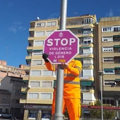 El Ayuntamiento de Elda ha completado una red local de señalética contra la violencia de género. El Ayuntamiento de Elda ha completado una red local de señalética contra la violencia de género.