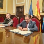 Acuerdo de alumbrado firmado por los alcaldes de Siero Ángel García y de Oviedo Alfredo Canteli