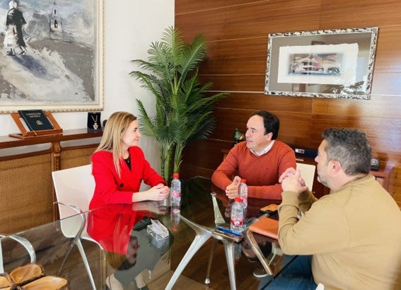 Finestrat pide a la Directora General de Justicia, Cristina Gil, ampliar los servicios de Registro y Juez de Paz Finestrat pide a la Directora General de Justicia, Cristina Gil, ampliar los servicios de Registro y Juez de Paz