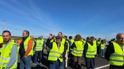 Agricultores cortando una vía en Ciudad Real en las protestas de febrero