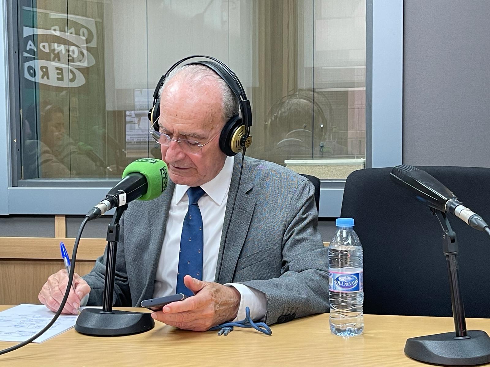 El alcalde de Málaga, Francisco de la Torre, responde las preguntas de los oyentes en Más de uno Málaga El alcalde de Málaga, Francisco de la Torre, responde las preguntas de los oyentes en Más de uno Málaga