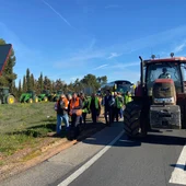 Corte de una vía por parte de agricultores y tractores en Ciudad Real Corte de una vía por parte de agricultores y tractores en Ciudad Real