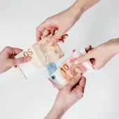 Fotografía de archivo de intercambio de dinero. Fotografía de archivo de intercambio de dinero.