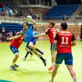 Iván Ríos encara portería