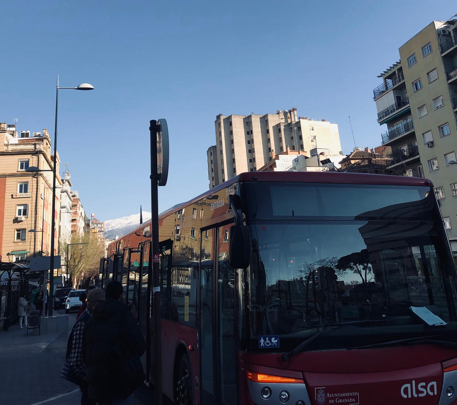 En Onda Cero hacemos el recorrido en el autobús que cubre una de las líneas más peligrosas: la N6 En Onda Cero hacemos el recorrido en el autobús que cubre una de las líneas más peligrosas: la N6