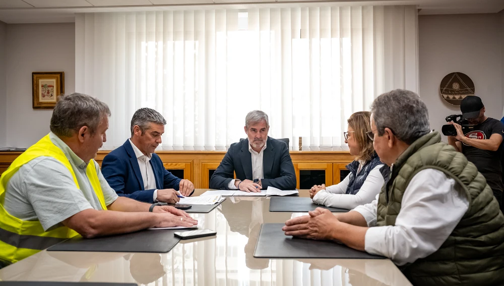 El Presidente del Gobierno de Canarias, Fernando Clavijo se reune con los representantes de la organización de la tractorada de Gran Canaria 