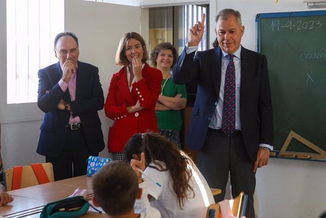 Plan de limpieza y mantenimiento en los colegios de Sevilla Plan de limpieza y mantenimiento en los colegios de Sevilla