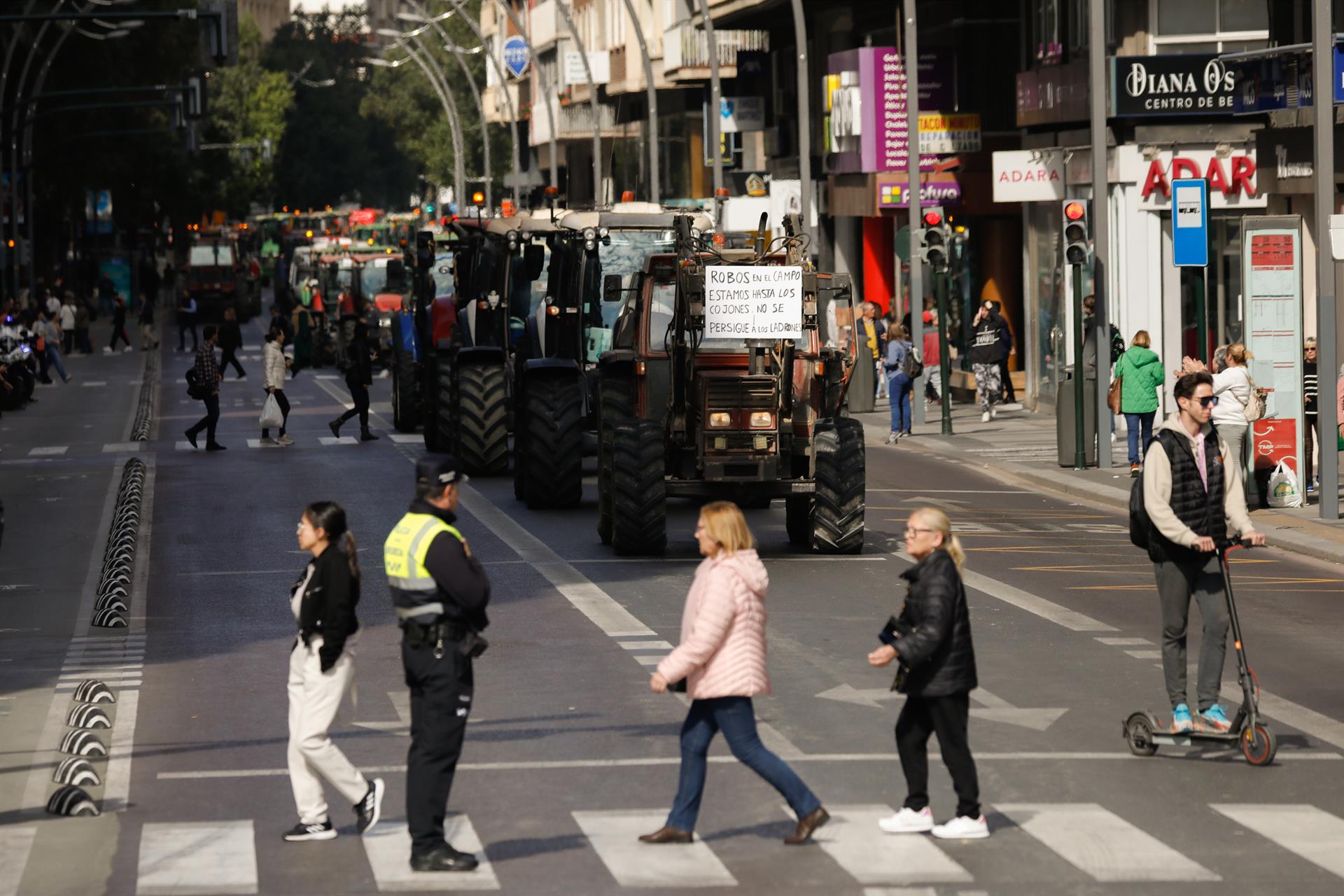 La ciudad de Murcia retoma la normalidad después de las protestas de los agricultores La ciudad de Murcia retoma la normalidad después de las protestas de los agricultores