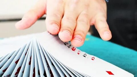 Magia con cartas Poliny&agrave; de X&uacute;quer