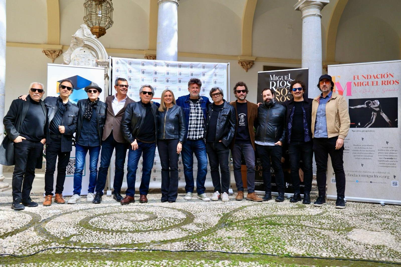 Miguel Ríos: "Tengo energía y me quiero hacer un Antonio Banderas para Granada" Miguel Ríos: "Tengo energía y me quiero hacer un Antonio Banderas para Granada"