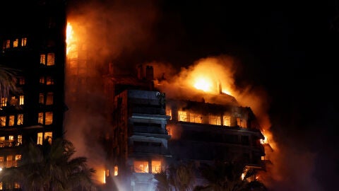 Imagen del incendio en el edificio de Valencia