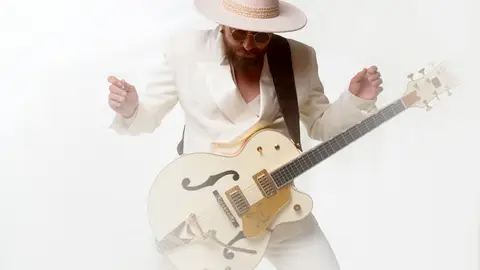 Javi Maneiro Hoxe tomamos a última co cantante e compositor Javi Maneiro que actuará o sábado 2 de marzo no Teatro Principal de Pontevedra, nunha cita que suporá o peche da xira de inverno de presentación do seu cuarto álbum, Un bonito despertar.