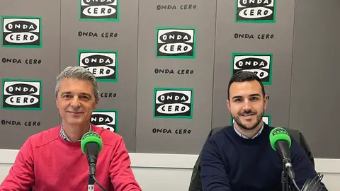 Jaime J. Pérez, edil de cultura de Benidorm, y José Antonio Gonzaga, director del XXV Curso y XXV Concurso Internacional de Música de Benidorm. Jaime J. Pérez, edil de cultura de Benidorm, y José Antonio Gonzaga, director del XXV Curso y XXV Concurso Internacional de Música de Benidorm.