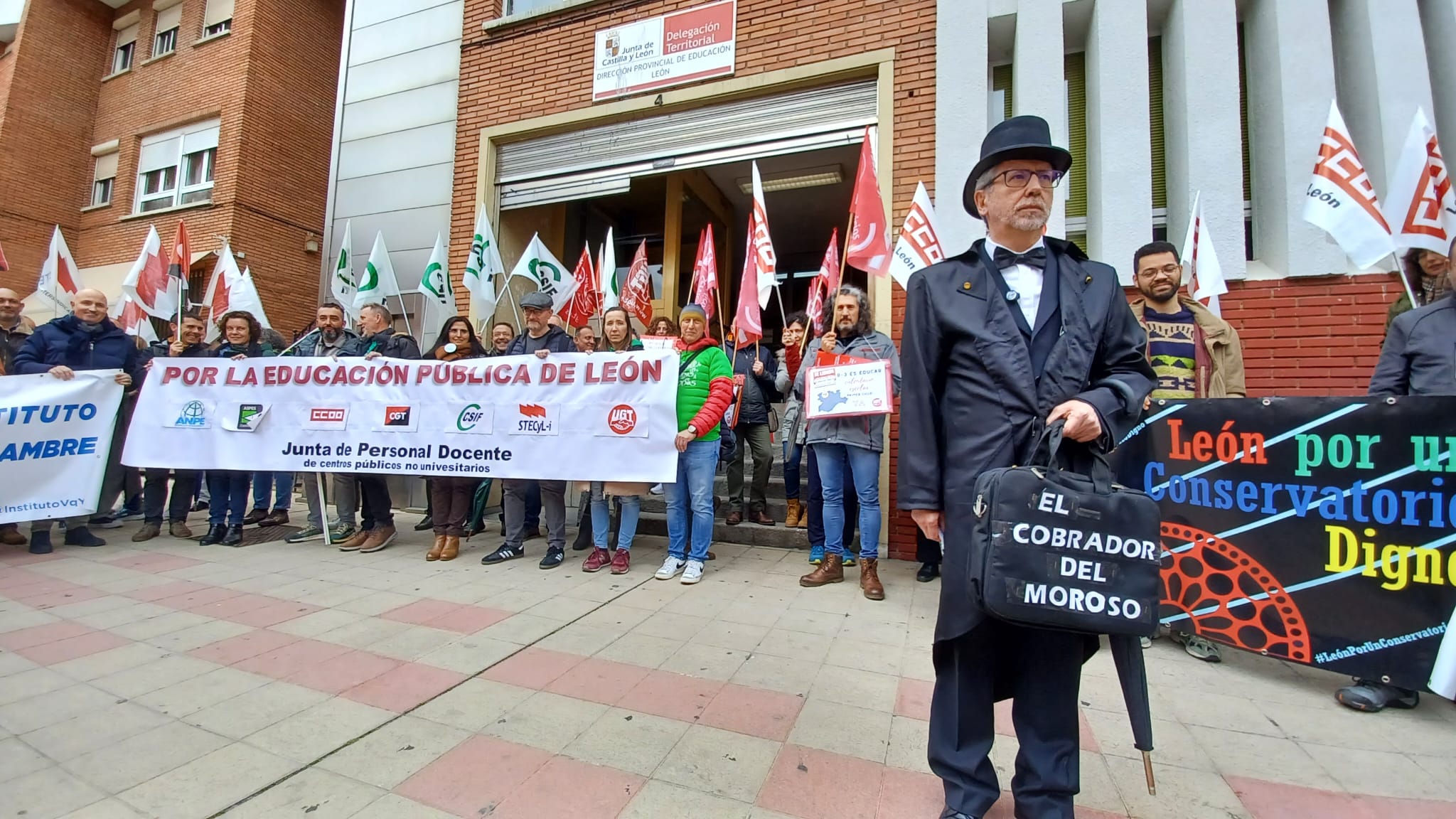 El Cobrador de Morosos solicita el pago de los presupuestos de 2023 que reclama la comunidad educativa El Cobrador de Morosos solicita el pago de los presupuestos de 2023 que reclama la comunidad educativa
