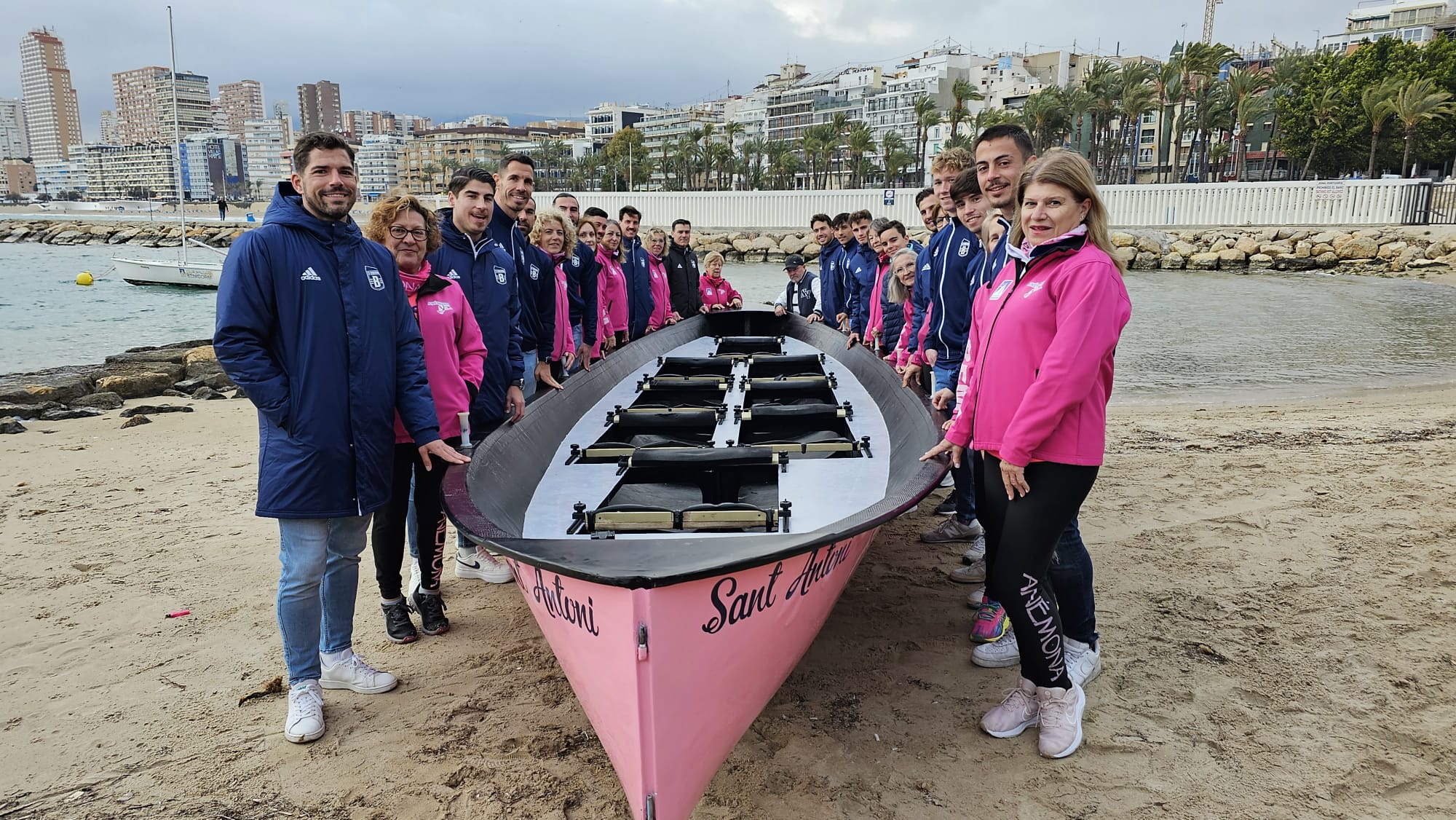 El C.F. Benidorm colabora con Anémona en su lucha contra el cáncer de mama El C.F. Benidorm colabora con Anémona en su lucha contra el cáncer de mama