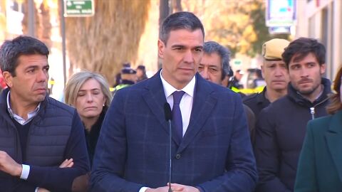 Pedro Sánchez traslada su "empatía, cariño y solidaridad" a los afectados del incendio de Valencia
