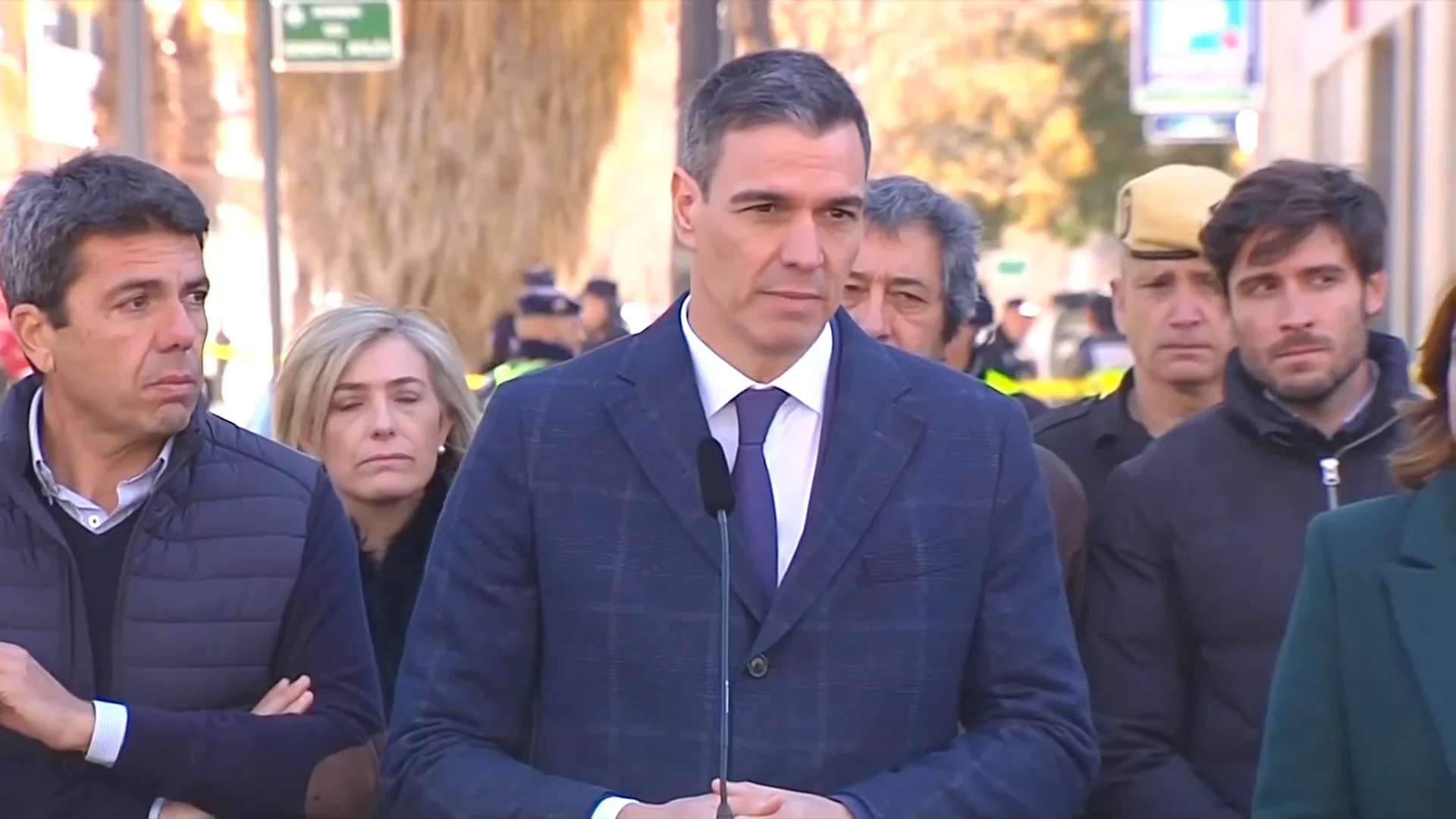 Pedro Sánchez traslada su "empatía, cariño y solidaridad" a los afectados del incendio de Valencia