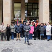 Albacete guarda un emotivo minuto de silencio por las víctimas del incendio de Valencia