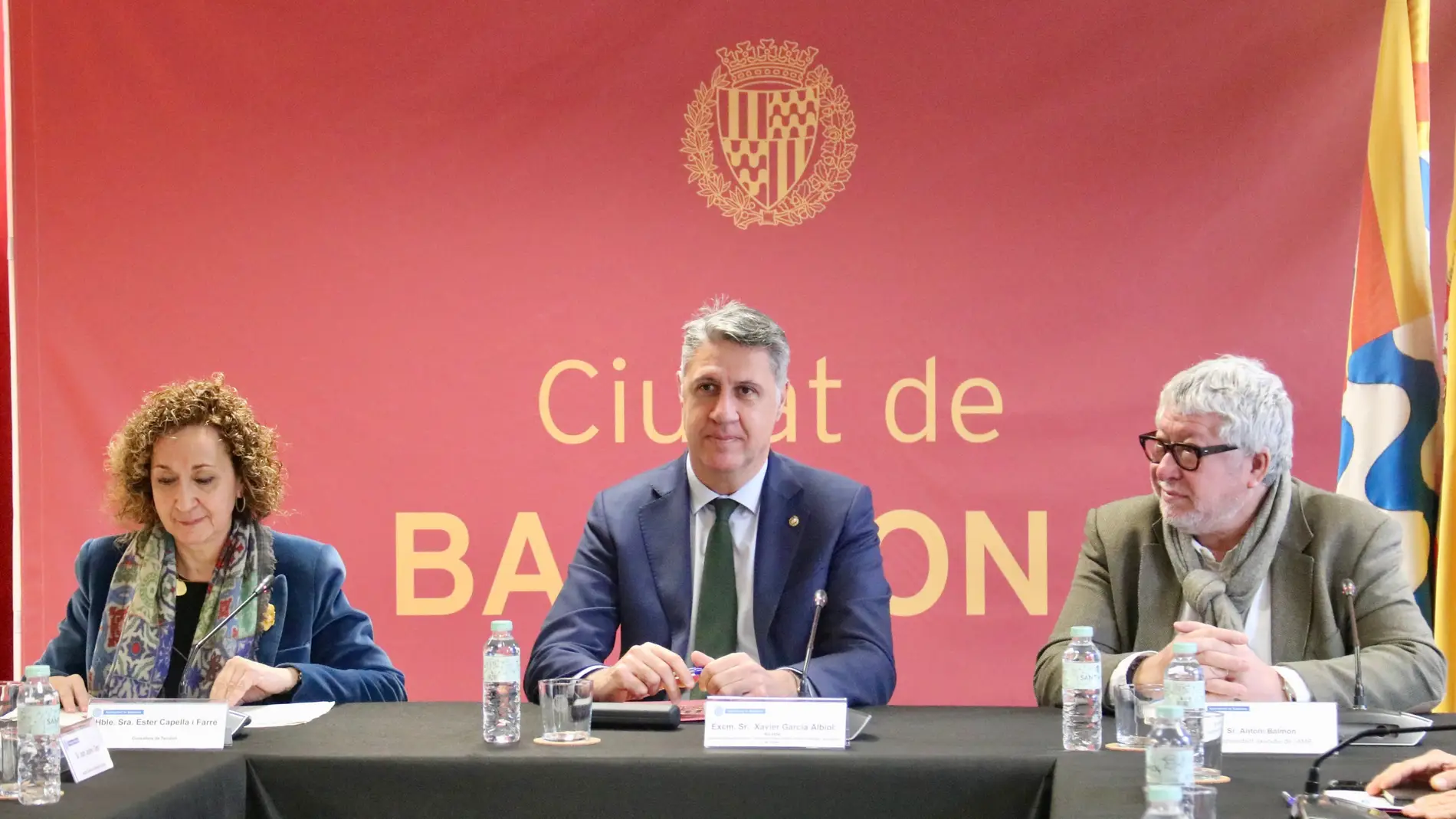 La consellera de Territori, Ester Capella; l'alcalde de Badalona, Xavier García Albiol, i el vicepresident de l'AMB, Antonio Balmón