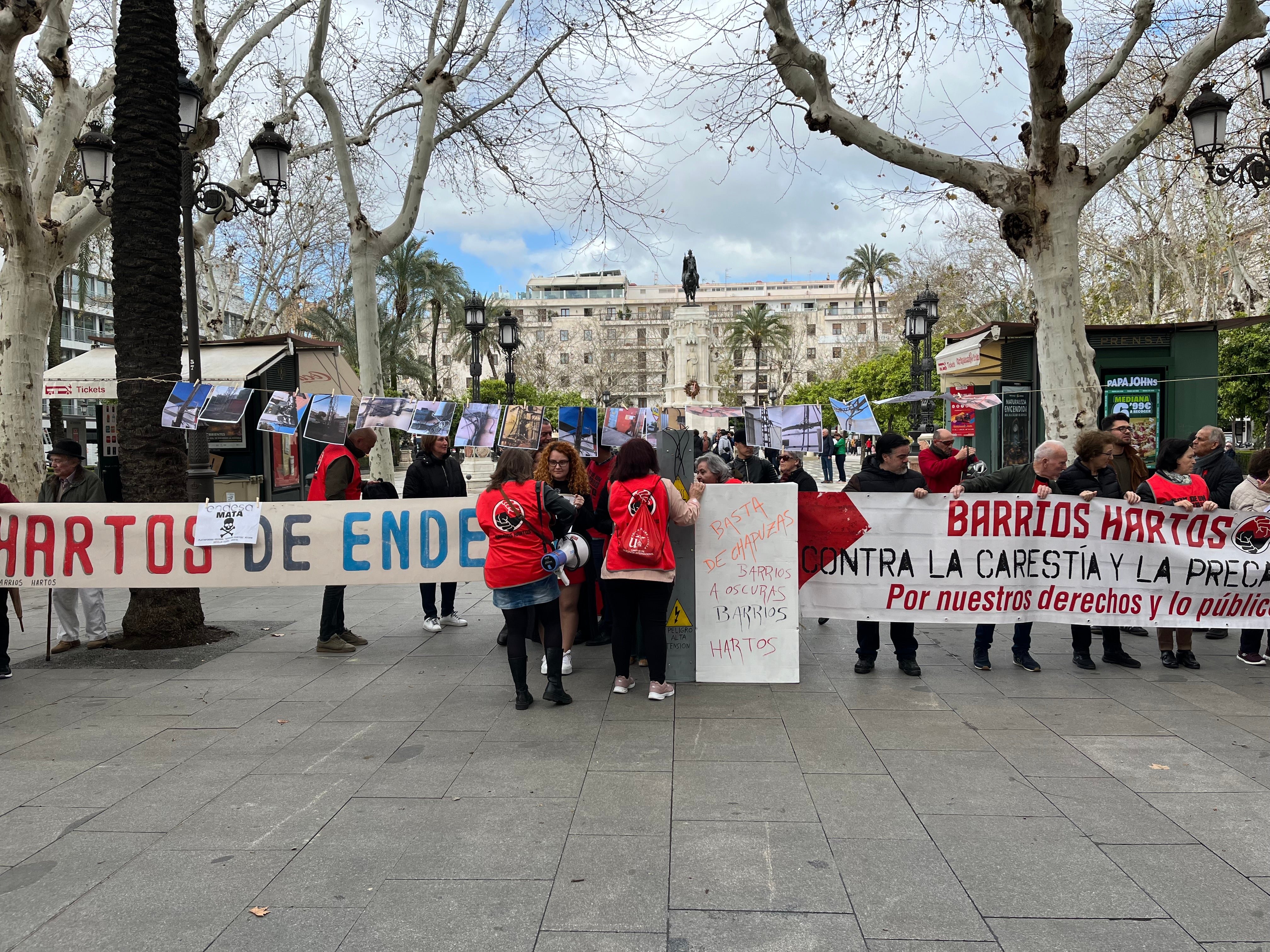 Nueva concentración de vecinos afectados por los cortes de luz Nueva concentración de vecinos afectados por los cortes de luz