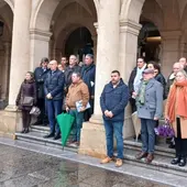 Minuto de silencio frente al consistorio leonés Minuto de silencio frente al consistorio leonés