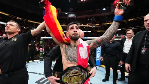 Ilia Topuria tras su victoria ante Alexander Volkanovski donde se proclamó campeón del peso pluma Ilia Topuria tras su victoria ante Alexander Volkanovski donde se proclamó campeón del peso pluma
