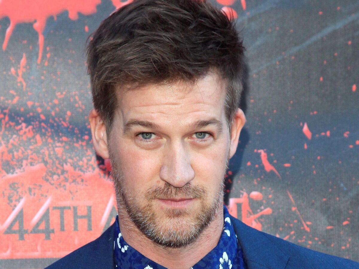 Kenneth Mitchell Actor 60 Photos - Moonagedaydream.film