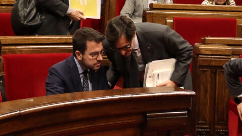 Pere Aragonès i Salvador Illa parlen al ple del Parlament