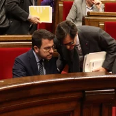 Pere Aragonès i Salvador Illa parlen al ple del Parlament Pere Aragonès i Salvador Illa parlen al ple del Parlament