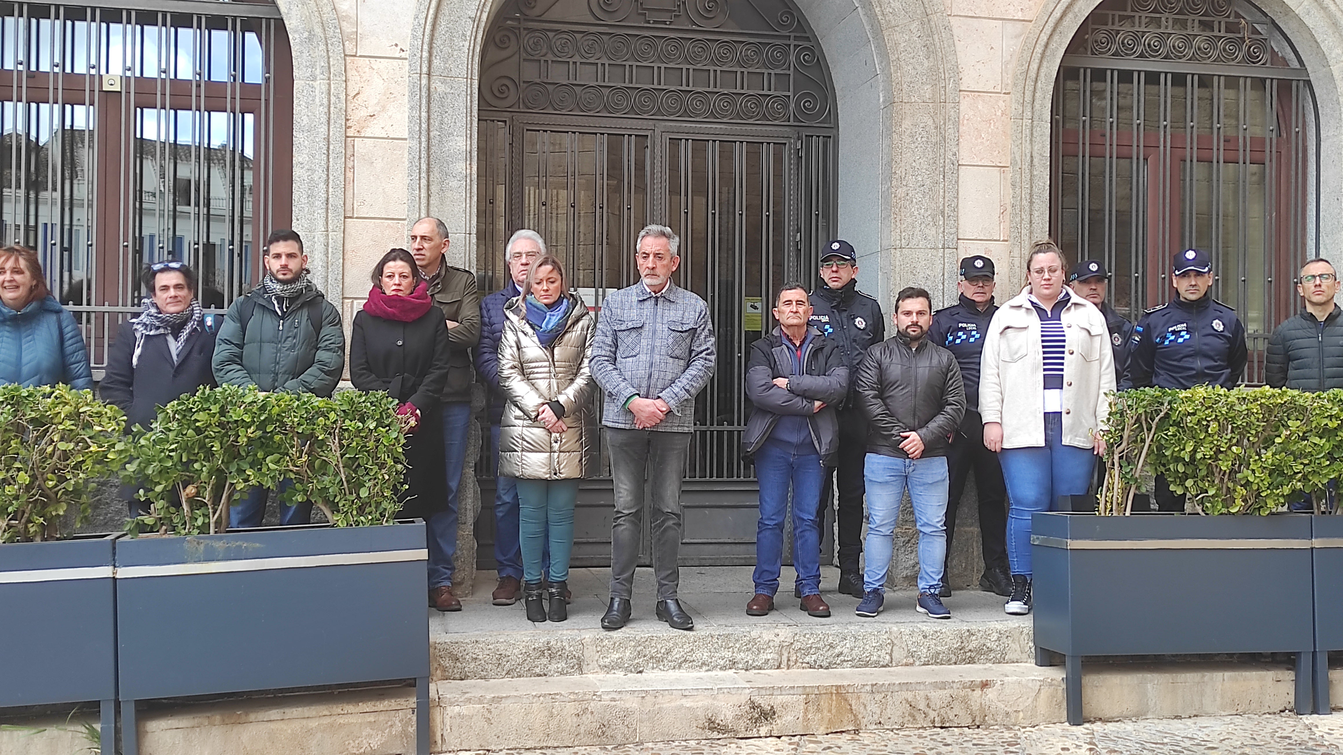 En Manzanares y Valdepeñas minuto de silencio por las víctimas del incendio de Valencia En Manzanares y Valdepeñas minuto de silencio por las víctimas del incendio de Valencia