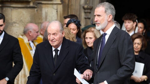 Felipe VI y Juan Carlos I se muestran cercanos por primera vez tres a&ntilde;os despu&eacute;s de la marcha del rey em&eacute;rito