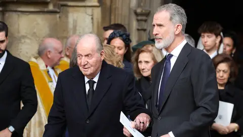 Felipe VI y Juan Carlos I se muestran cercanos por primera vez tres años después de la marcha del rey emérito Felipe VI y Juan Carlos I se muestran cercanos por primera vez tres años después de la marcha del rey emérito