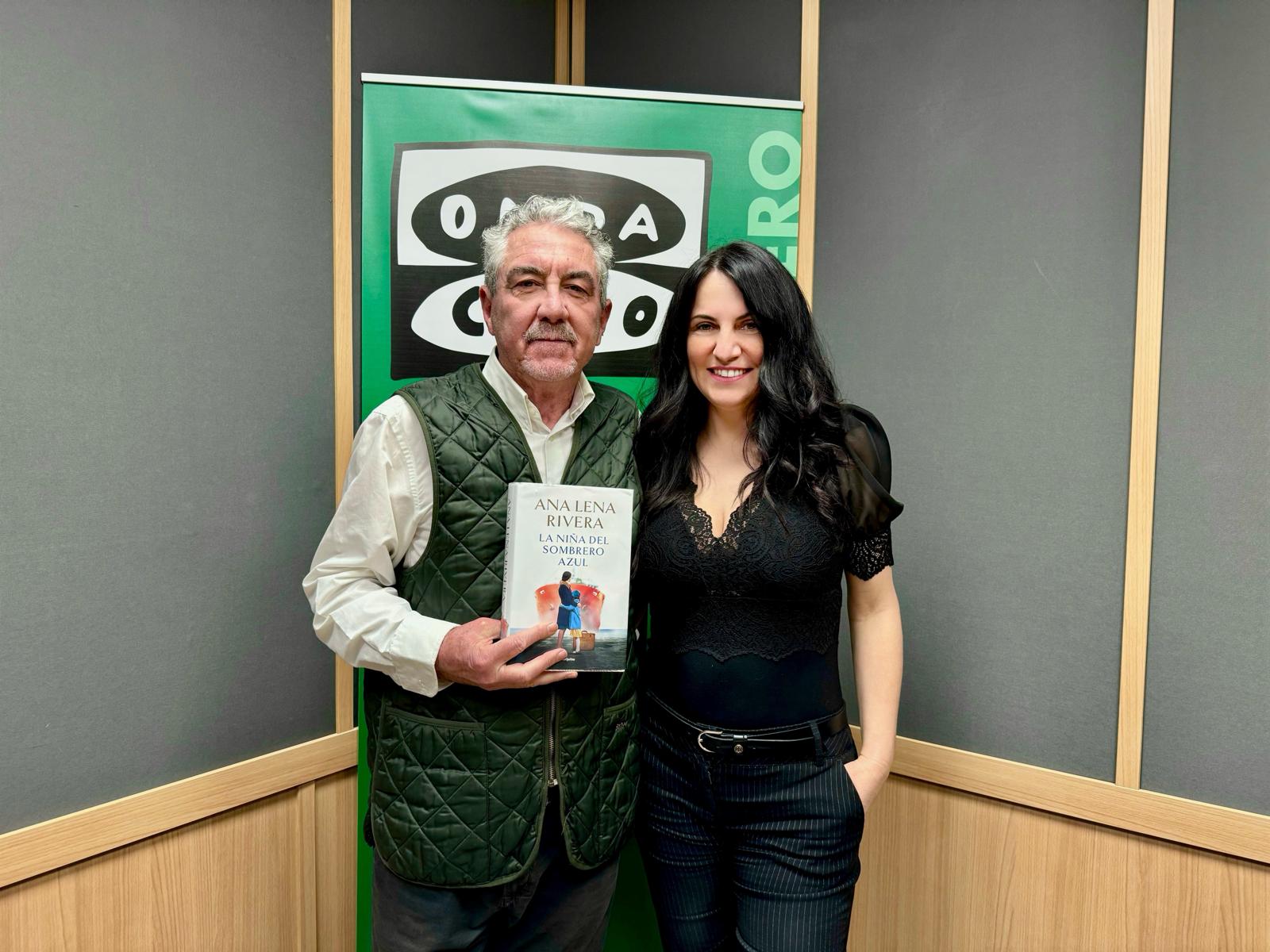 Ana Lena traza la crónica social de mujeres luchadoras en la España del siglo XX a través de 'La Niña del Sombrero Azul' Ana Lena traza la crónica social de mujeres luchadoras en la España del siglo XX a través de 'La Niña del Sombrero Azul'