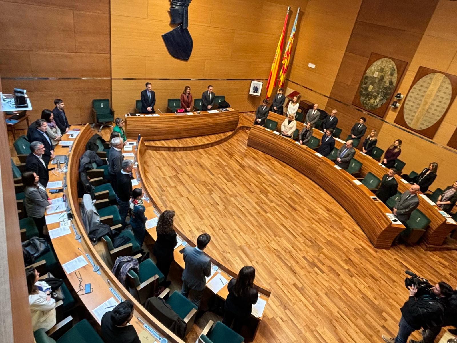 El Ayuntamiento de València reconoce la labor de los servicios de extinción, rescate y atención en el incendio de Campanar El Ayuntamiento de València reconoce la labor de los servicios de extinción, rescate y atención en el incendio de Campanar