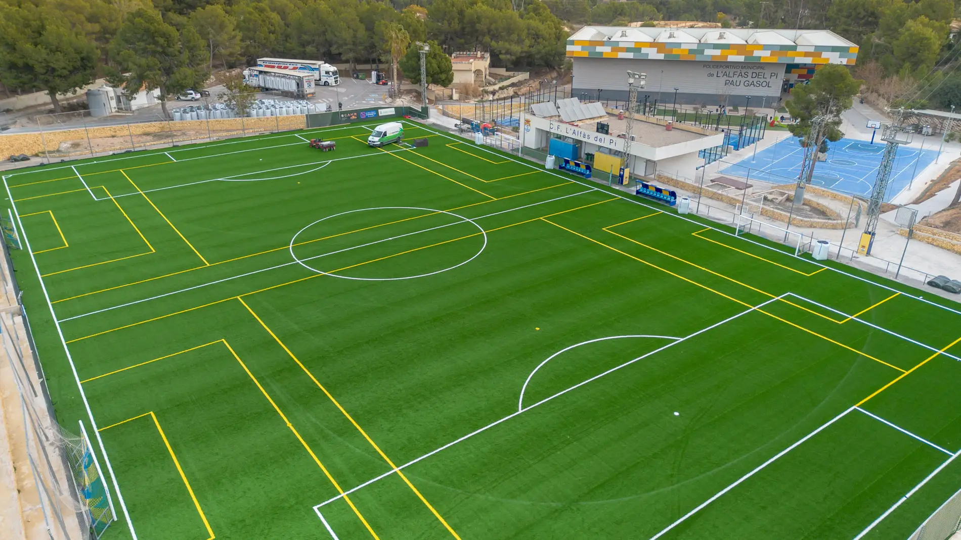 Las obras del campo de fútbol 11 de césped artificial de L'Alfàs concluirán antes de lo previsto
