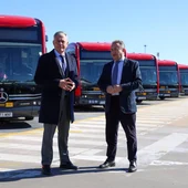 El alcalde de Sevilla, José Luis Sanz, junto al gerente de Tussam Manuel Torreglosa, en la presentación de los nuevos autobuses El alcalde de Sevilla, José Luis Sanz, junto al gerente de Tussam Manuel Torreglosa, en la presentación de los nuevos autobuses