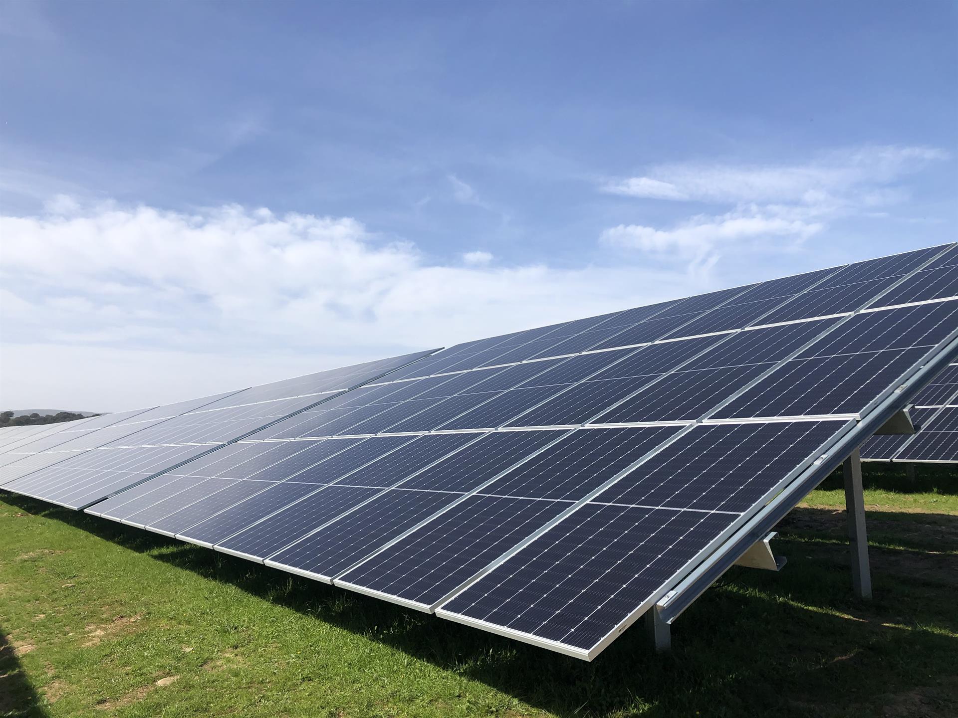 Iberdrola pone en marcha una comunidad solar en Jaraíz de la Vera que beneficiará a 240 familias Iberdrola pone en marcha una comunidad solar en Jaraíz de la Vera que beneficiará a 240 familias