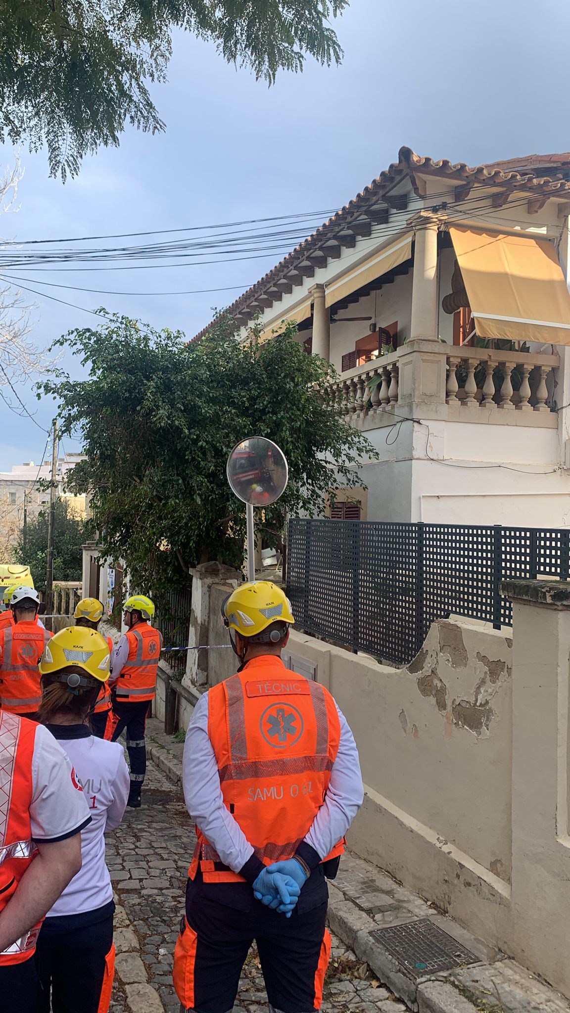 Un herido y ocho familias desalojadas tras derrumbarse un edificio de tres plantas en El Terreno (Palma) Un herido y ocho familias desalojadas tras derrumbarse un edificio de tres plantas en El Terreno (Palma)