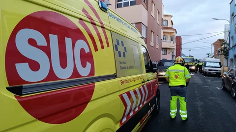 Bomberos y emergencias de Gran Canaria intervienen en un incendio en una vivienda de Arucas, Gran Canaria 
