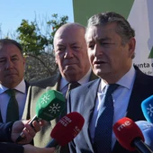 El consejero de presidencia Antonio Sanz atiende a los medios en la visita a la restaurada casa de Blas Infante El consejero de presidencia Antonio Sanz atiende a los medios en la visita a la restaurada casa de Blas Infante