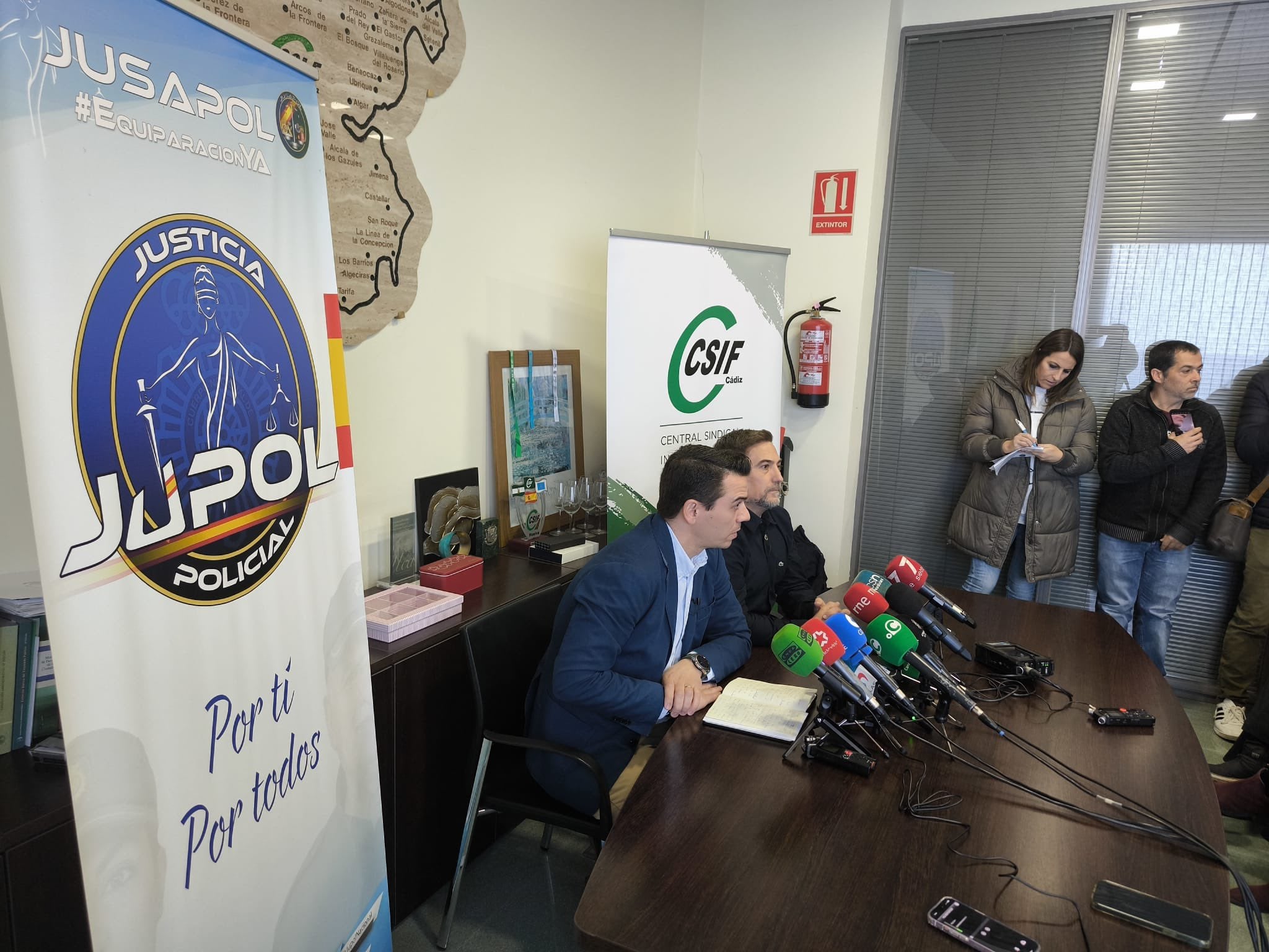 Faltan 400 policías en las comisarías de la provincia de Cádiz: JUPOL demanda estabilidad en las plantillas Faltan 400 policías en las comisarías de la provincia de Cádiz: JUPOL demanda estabilidad en las plantillas