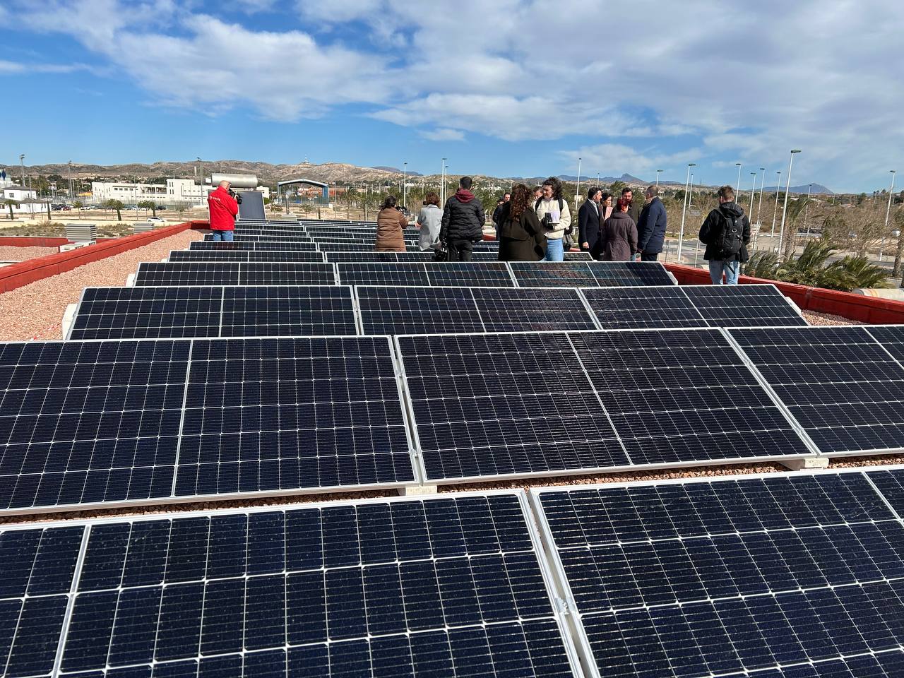 Los colegios de Elche, más verdes: el Ayuntamiento proyecta instalar 754 placas solares en siete centros educativos Los colegios de Elche, más verdes: el Ayuntamiento proyecta instalar 754 placas solares en siete centros educativos