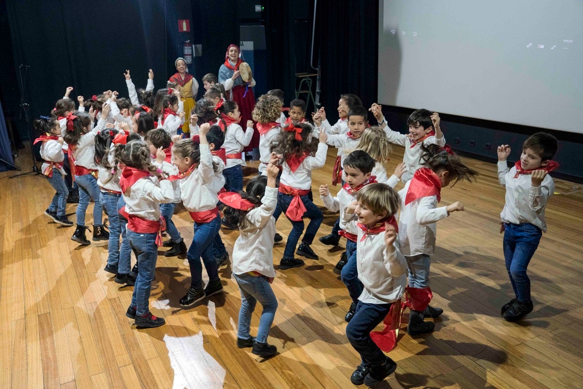 Marzas 2024 en Camargo: El Centro Cultural La Vidriera acoge el tradicional encuentro marcero escolar Marzas 2024 en Camargo: El Centro Cultural La Vidriera acoge el tradicional encuentro marcero escolar