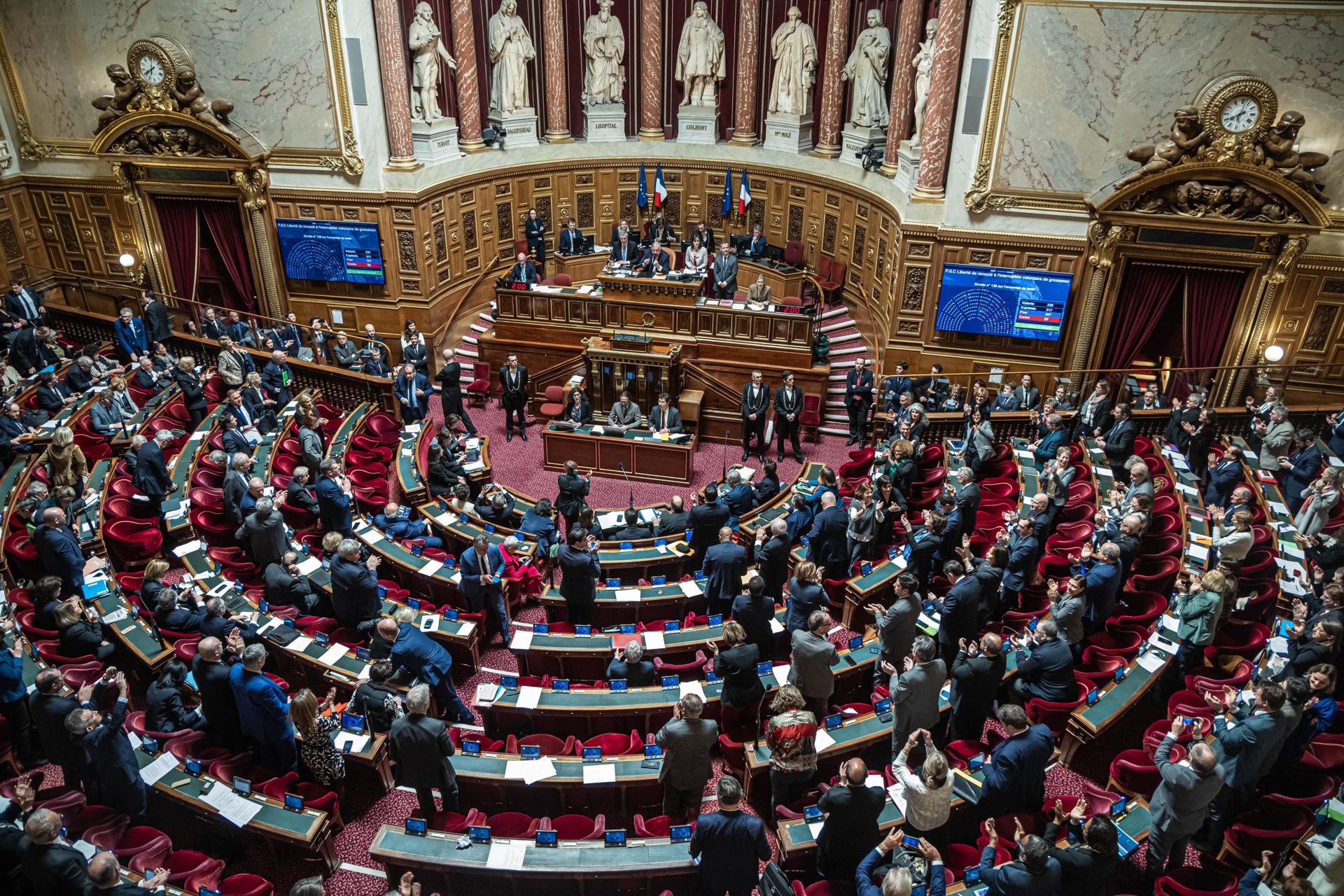 El Senado de Francia aprueba incluir el derecho al aborto en la Constitución El Senado de Francia aprueba incluir el derecho al aborto en la Constitución