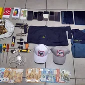 Objetos requisados a los dos vecinos de Torrijos y Talavera tras una persecución policial Objetos requisados a los dos vecinos de Torrijos y Talavera tras una persecución policial