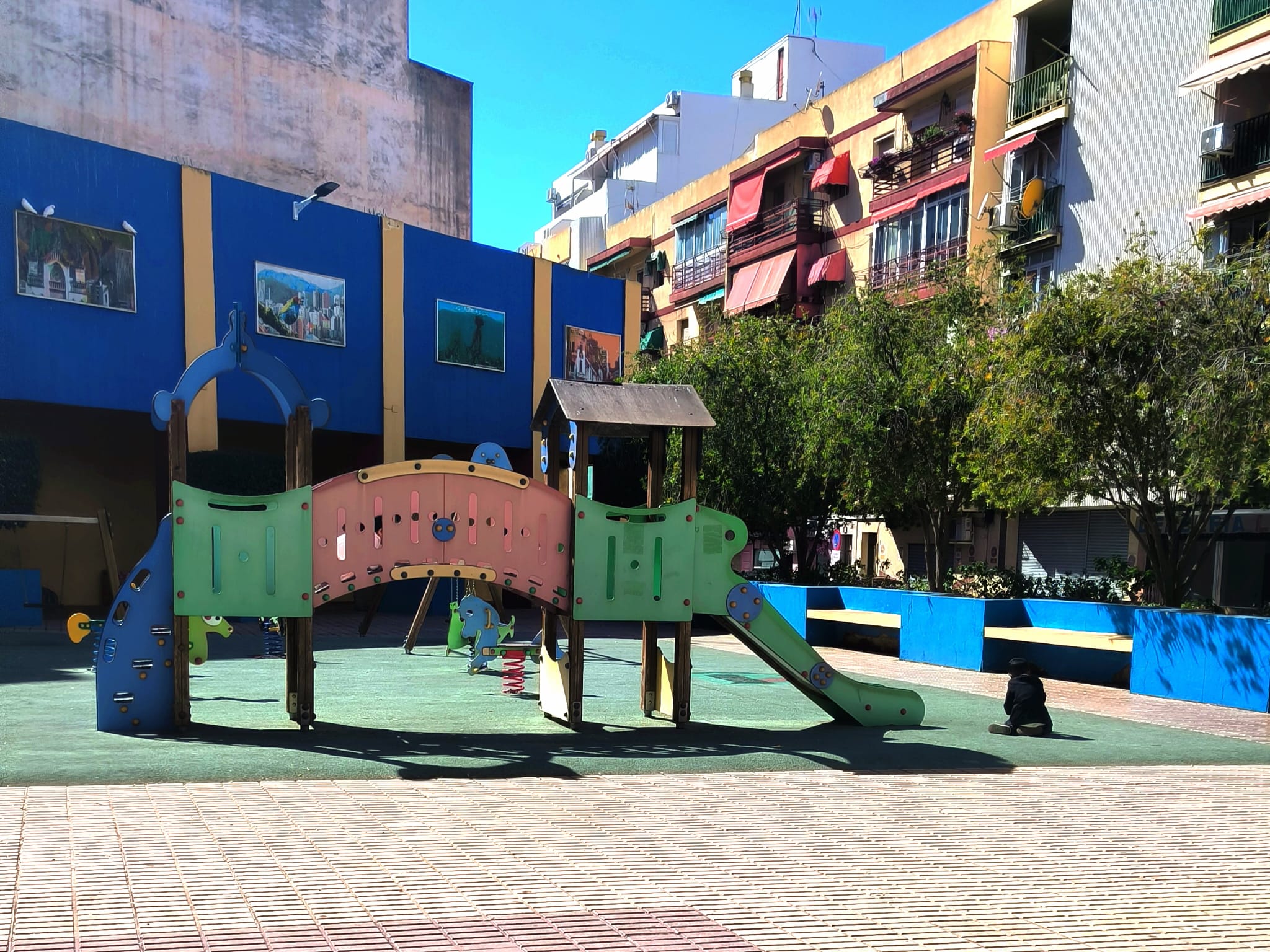 Una sentencia obliga al Ayuntamiento de Benidorm a reparar la plaza de Manizales Una sentencia obliga al Ayuntamiento de Benidorm a reparar la plaza de Manizales