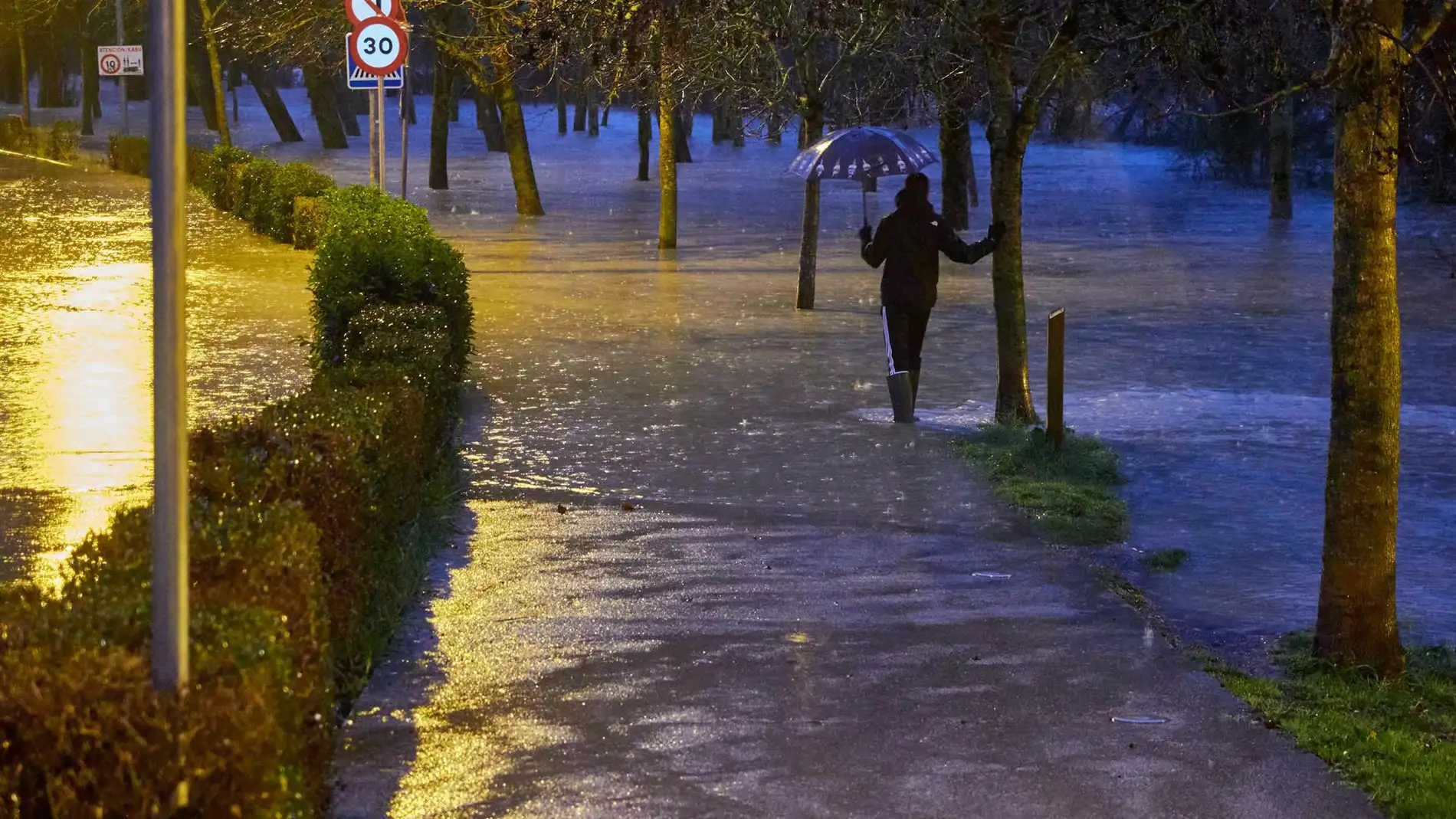 Continúan afecciones en carreteras en el norte de Navarra tras el paso de las lluvias