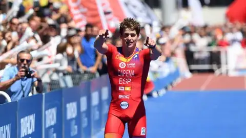 Pablo Dapena, triatleta y entrenador del Club Triatlón PC Rías Baixas. Juntos con Vepersa