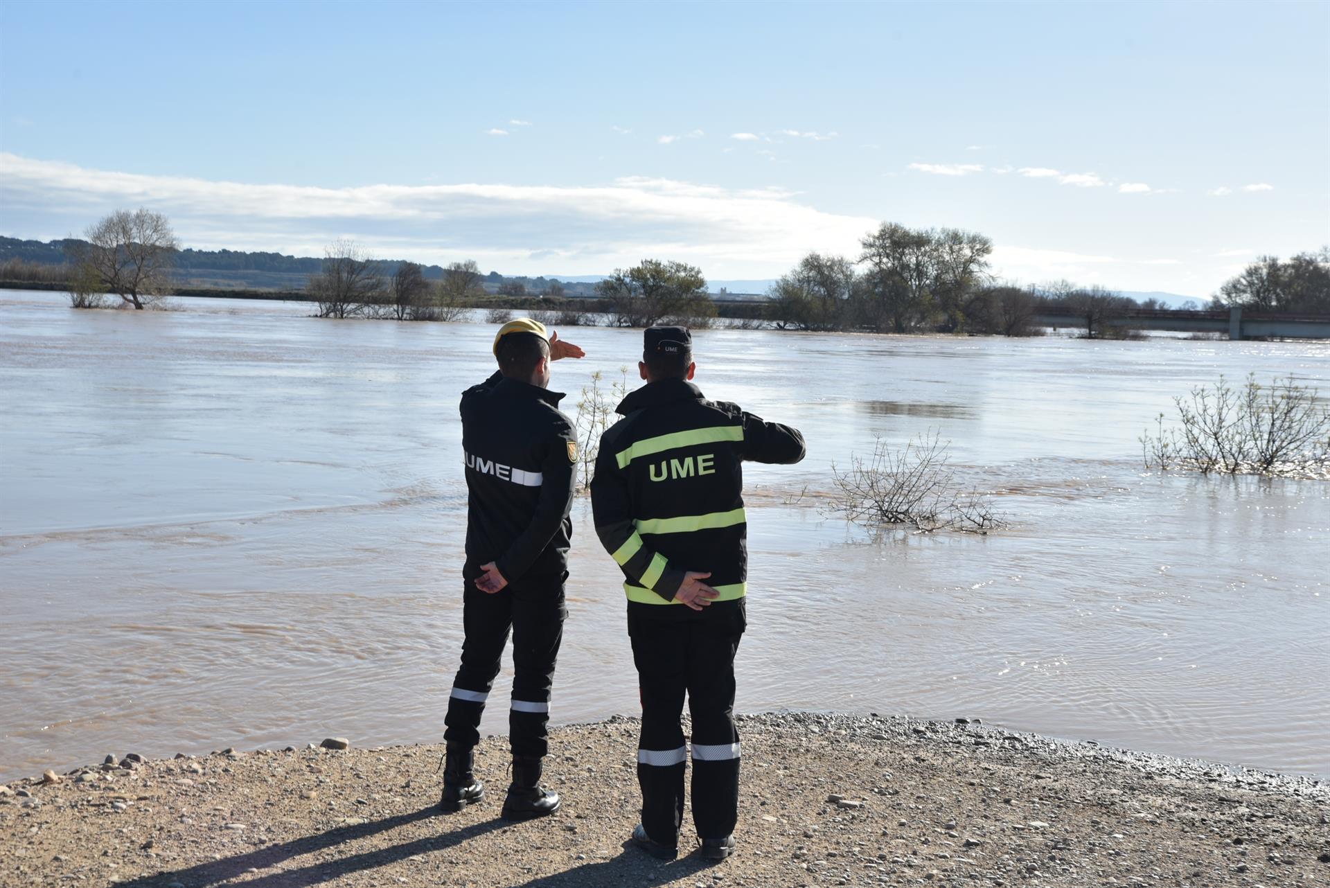 La crecida del Ebro atraviesa la ribera alta sin producir daños en los núcleos urbanos La crecida del Ebro atraviesa la ribera alta sin producir daños en los núcleos urbanos